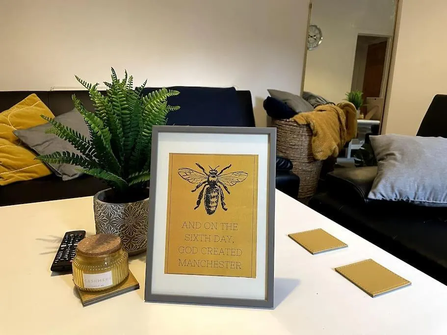 Whole House - Fast Wifi & Free Parking - Contractor Friendly By Irwell Stays-1